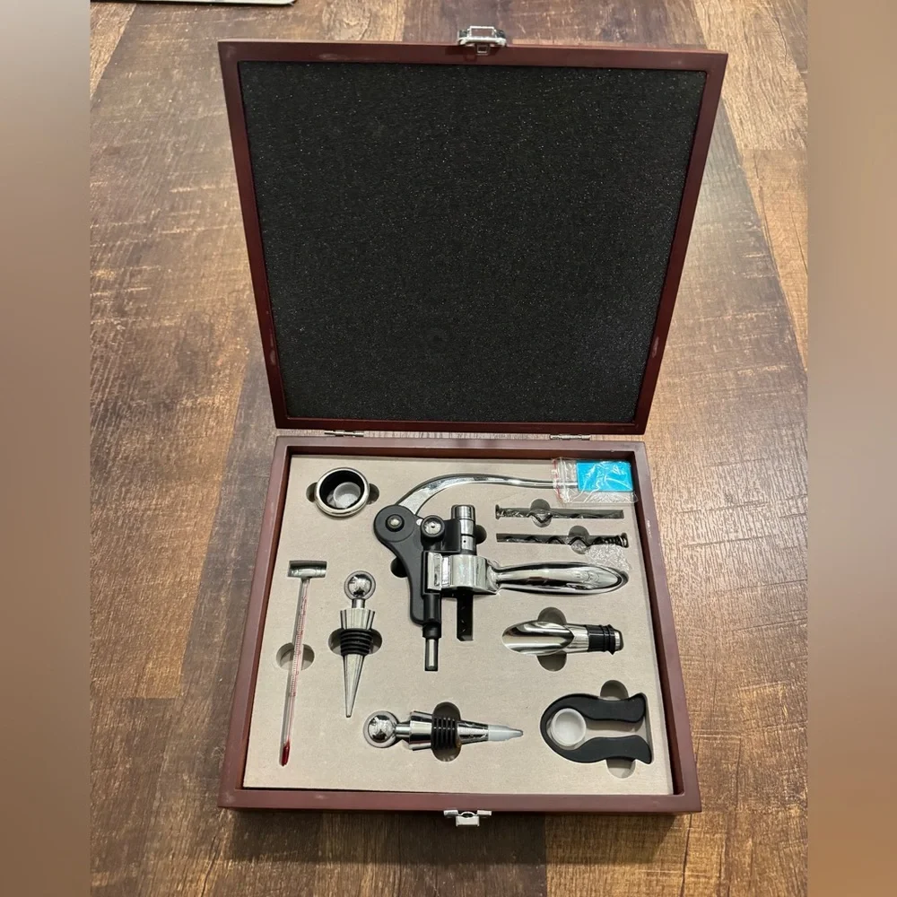 Leeds Wine Accessory Gift Set in Wooden Box
